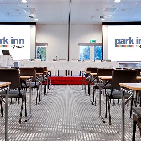 Western Park Globetrotter Airport 3*