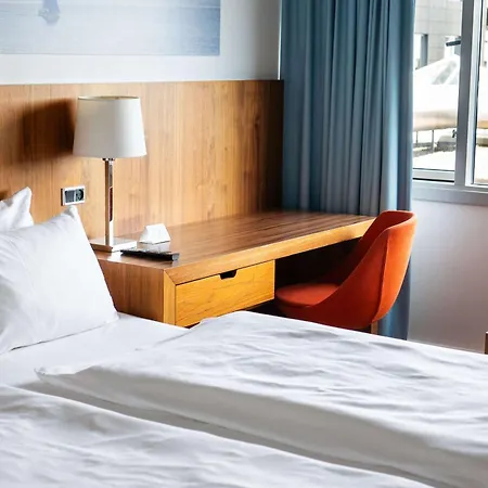 Western Park Globetrotter Airport Hotel