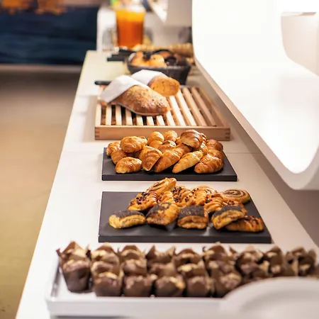 Western Park Globetrotter Airport 3*