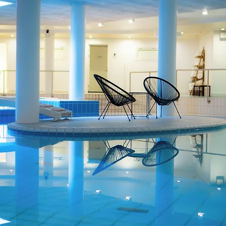 Western Park Globetrotter Airport Hotel