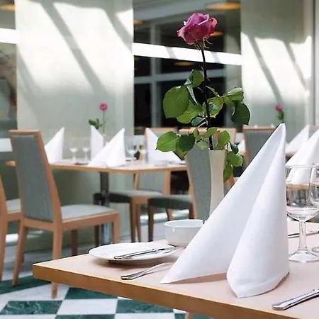 Western Park Globetrotter Airport Hotel