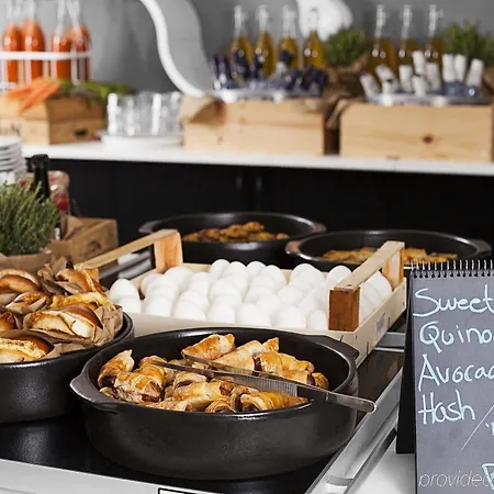 Western Park Globetrotter Airport