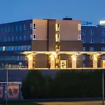 Western Park Globetrotter Airport Hotel