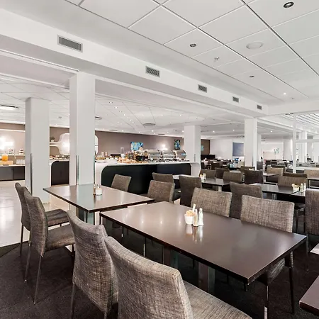 Western Park Globetrotter Airport Hotel 3*