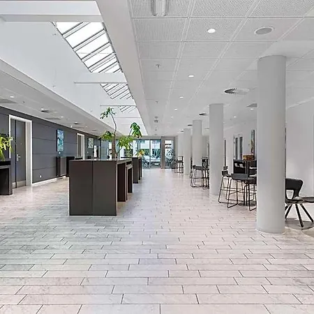 Western Park Globetrotter Airport Hotel 3*