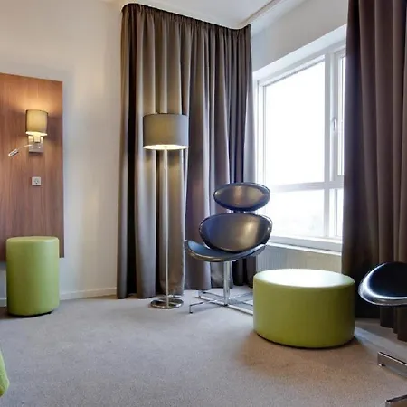 Western Park Globetrotter Airport Hotel