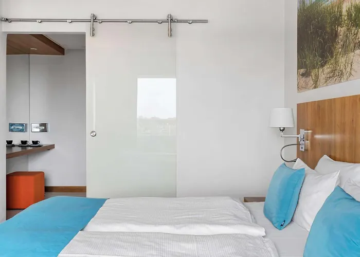 Western Park Globetrotter Airport 3*