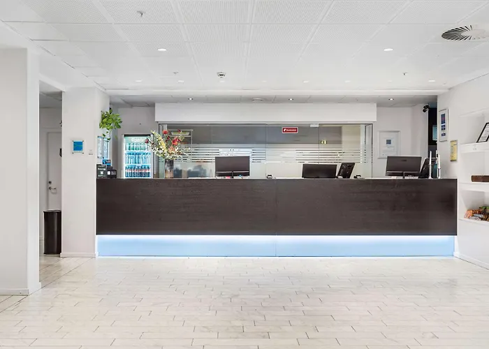 Western Park Globetrotter Airport Hotel 3*