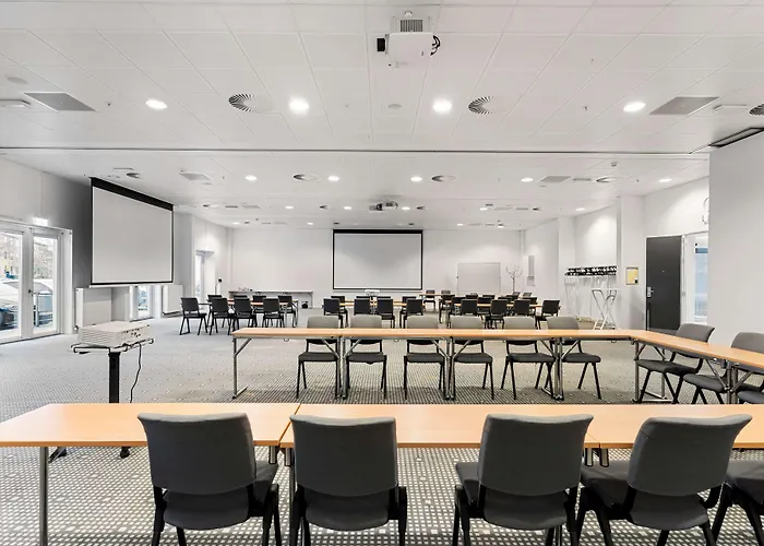 Western Park Globetrotter Airport Hotel