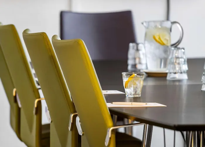 Western Park Globetrotter Airport 3*