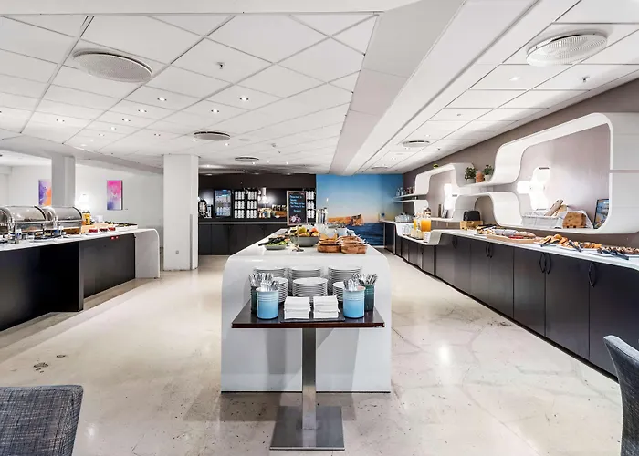 Western Park Globetrotter Airport