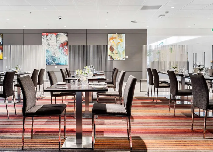 Western Park Globetrotter Airport