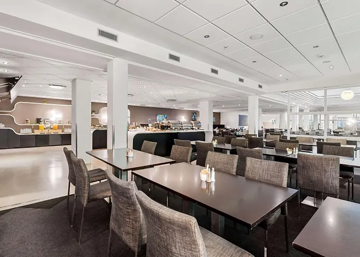 Western Park Globetrotter Airport Hotel 3*