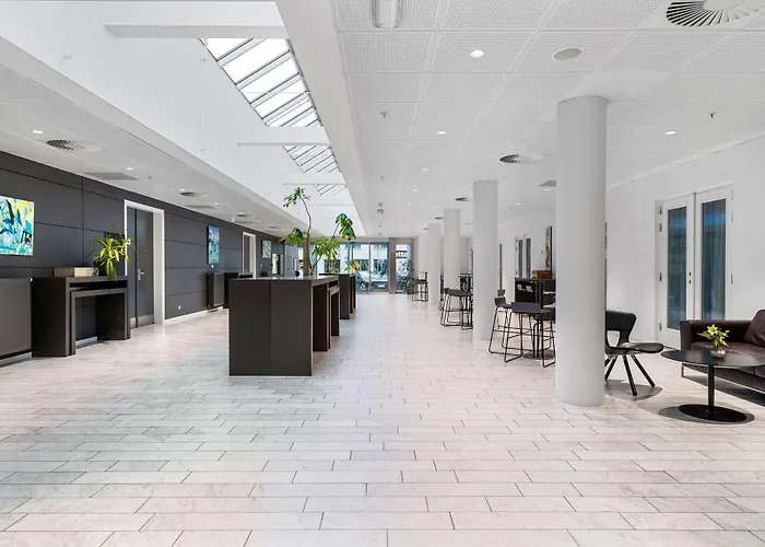 Western Park Globetrotter Airport Hotel 3*