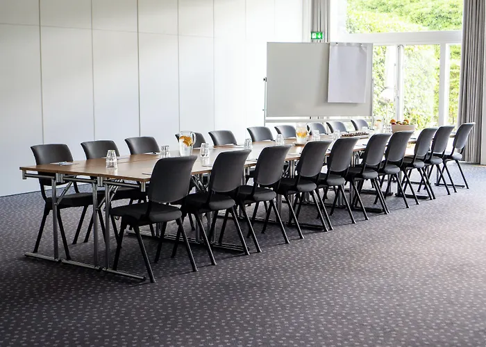 Western Park Globetrotter Airport Hotel