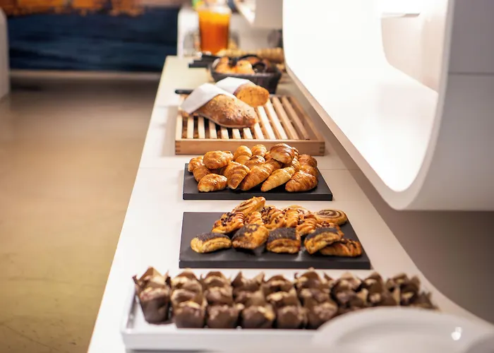 Western Park Globetrotter Airport 3*