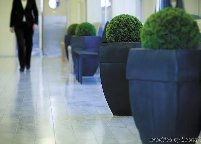 Western Park Globetrotter Airport 3*