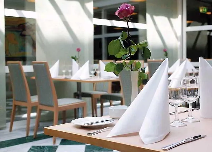 Western Park Globetrotter Airport Hotel