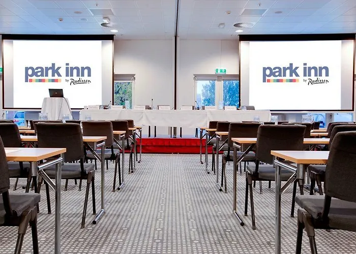 Western Park Globetrotter Airport 3*