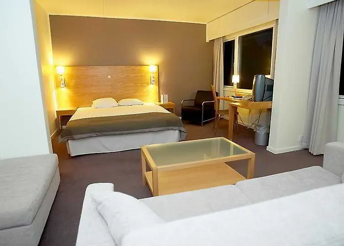 Western Park Globetrotter Airport 3*