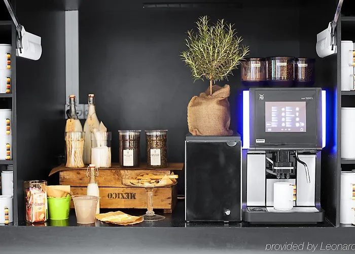 Western Park Globetrotter Airport 3*