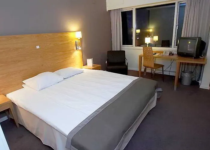 Western Park Globetrotter Airport 3*