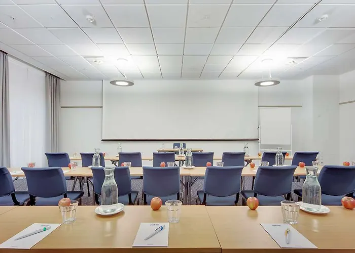 Western Park Globetrotter Airport Hotel 3*