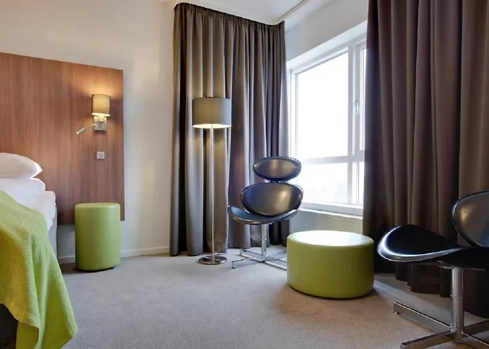 Western Park Globetrotter Airport Hotel