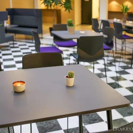 Western Park Globetrotter Airport Отель 3*