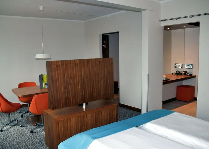 Western Park Globetrotter Airport מלון 3*