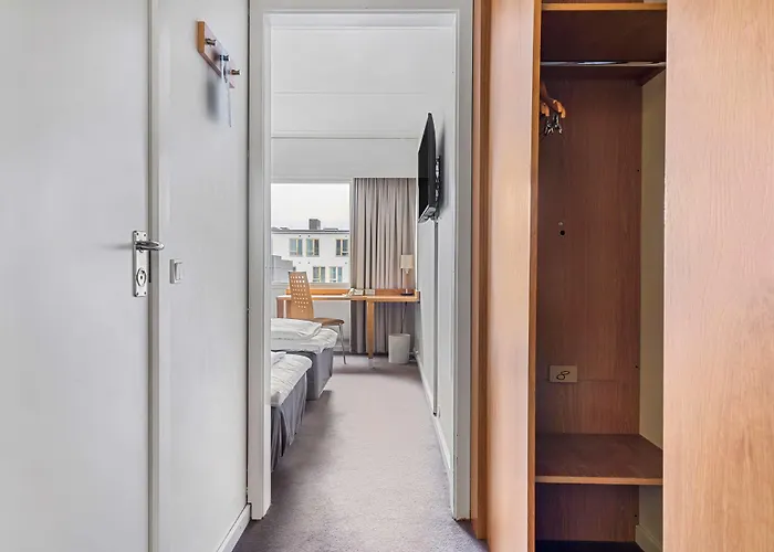 Western Park Globetrotter Airport 3*