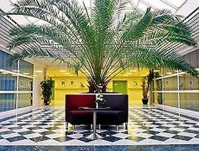 מלון Western Park Globetrotter Airport 3*