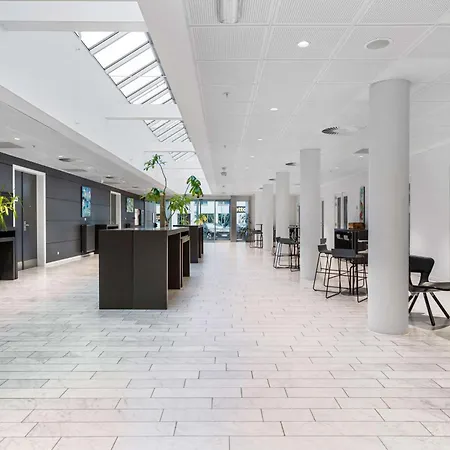 Hotel Park By Radisson Airport