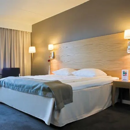 Park By Radisson Airport Hotel