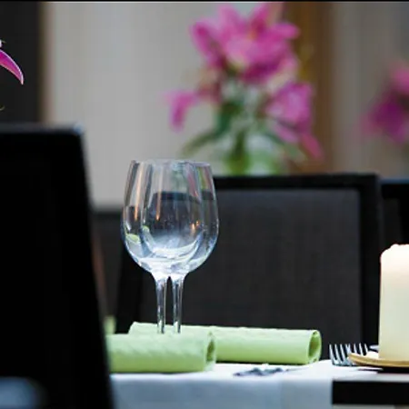 Hotel Park By Radisson Airport 3*